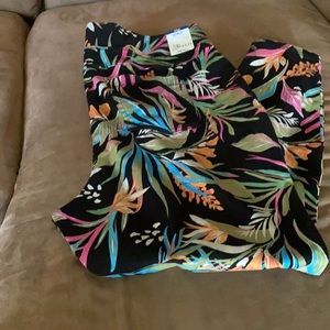 Terra&Sky Pants Black With Floral Leaves Size 2x.